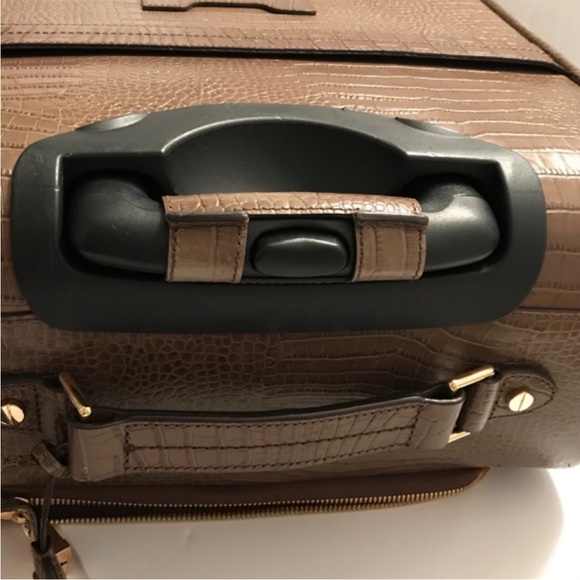 HENRI BENDEL CROCODILE CARRY-ON LUGGAGE SET - Picture 14 of 16